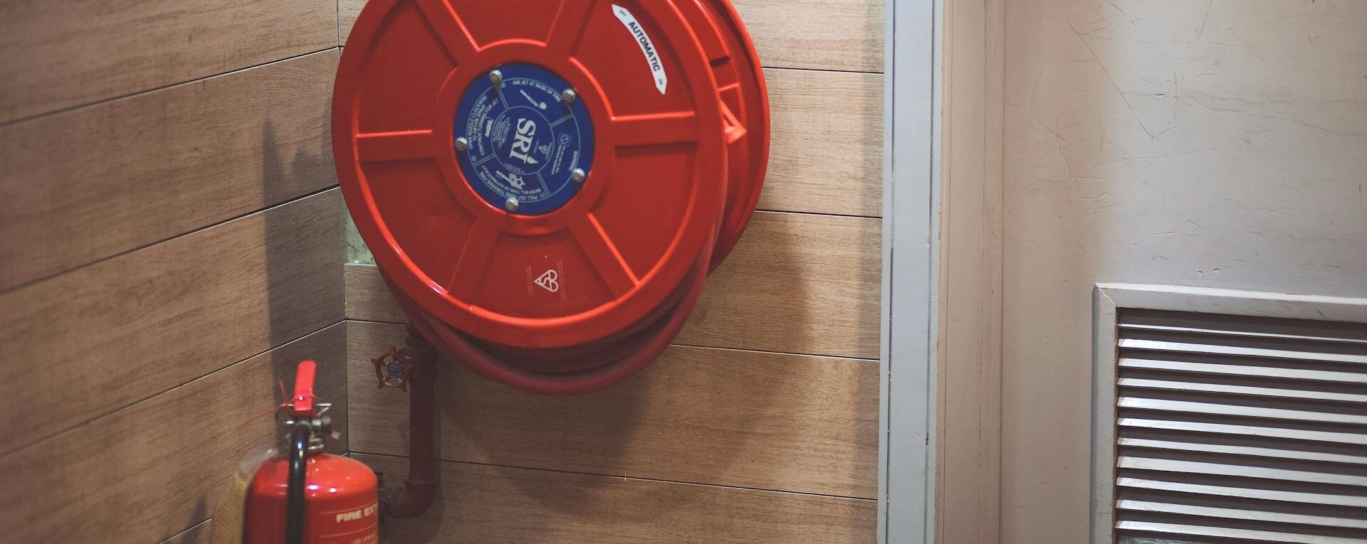 Baulicher Branadschutz mit Feuerlöscher